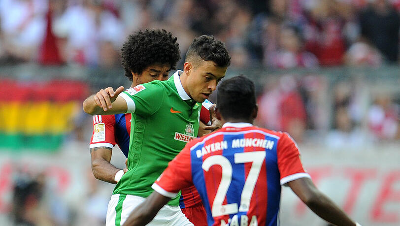 David Alaba:
Der Duracell-Hase, der bis zum Bremen-Spiel noch keine Minute der laufenden Saison verpasste, lief und lief und lief. Ließ sich selbst durch einen Schlag auf das Sprunggelenk nicht stoppen. Spielte sogar noch den Ball, als er sich eigentlich behandeln lassen wollte. Bereitete zwei Tore vor. Nur Guardiola stoppte ihn, als er ihn nach 45 Minuten sicherheitshalber raus nahm.
NOTE: 2 David Alaba:
Der Duracell-Hase, der bis zum Bremen-Spiel noch keine Minute der laufenden Saison verpasste, lief und lief und lief. Ließ sich selbst durch einen Schlag auf das Sprunggelenk nicht stoppen. Spielte sogar noch den Ball, als er sich eigentlich behandeln lassen wollte. Bereitete zwei Tore vor. Nur Guardiola stoppte ihn, als er ihn nach 45 Minuten sicherheitshalber raus nahm.
NOTE: 2