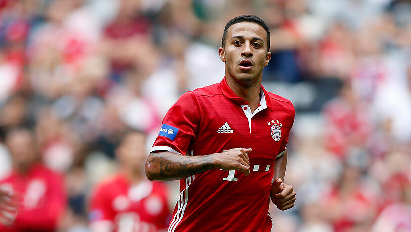 Gegen Schalke noch außen vor, gegen Wolfsburg von Anfang an: Thiago. Gegen Schalke noch außen vor, gegen Wolfsburg von Anfang an: Thiago.