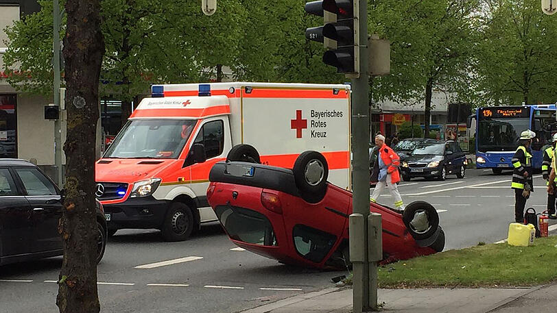 Am Freitag hat sich in Solln ein Auto überschlagen.