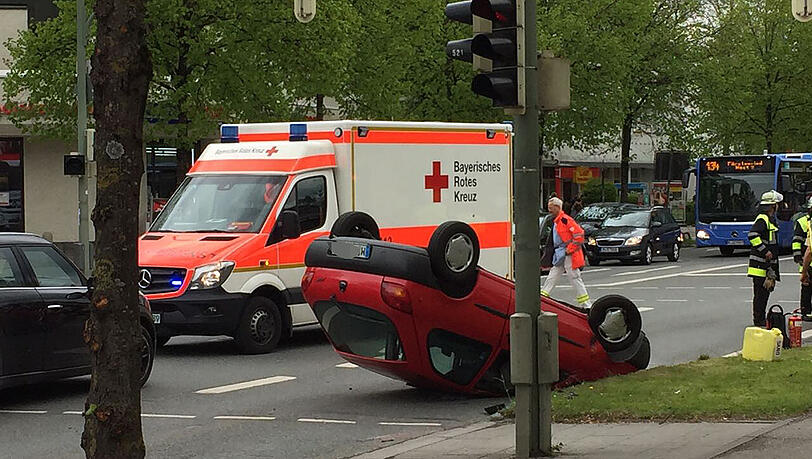 Am Freitag hat sich in Solln ein Auto überschlagen. Am Freitag hat sich in Solln ein Auto überschlagen.