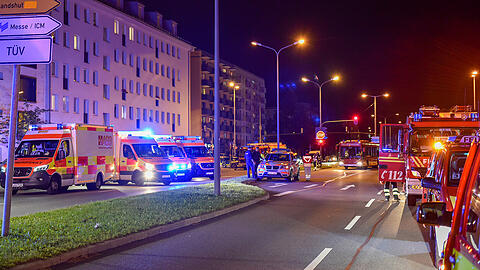 80 Einsatzkräfte der Feuerwehr waren beim Brand in der Neustifter Straße vor Ort.