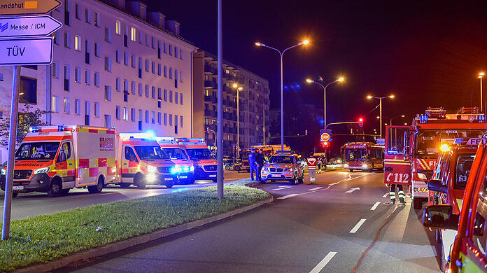 80 Einsatzkräfte der Feuerwehr waren beim Brand in der Neustifter Straße vor Ort.