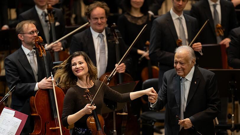 Zubin Mehta und die Geigerin Lisa Batiashvili in der Isarphilharmonnie. Zubin Mehta und die Geigerin Lisa Batiashvili in der Isarphilharmonnie.