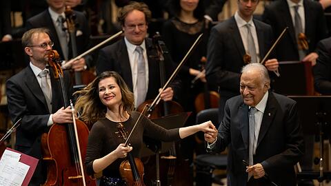 Zubin Mehta und die Geigerin Lisa Batiashvili in der Isarphilharmonnie.