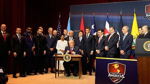 Trump empf&auml;ngt Regierungschefs aus Lateinamerika und Karibik in Florida.