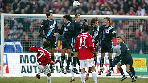 Der Auftakt zur großen Scholl-Show. Sehen Sie die Bilder vom Derby in unserer Fotostrecke.