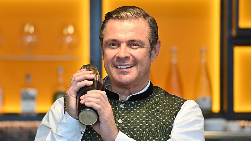 Christian K. Schaeffer spielt in "Die Rosenheim-Cops" den Wirt der Bar "Times Square". Christian K. Schaeffer spielt in "Die Rosenheim-Cops" den Wirt der Bar "Times Square".