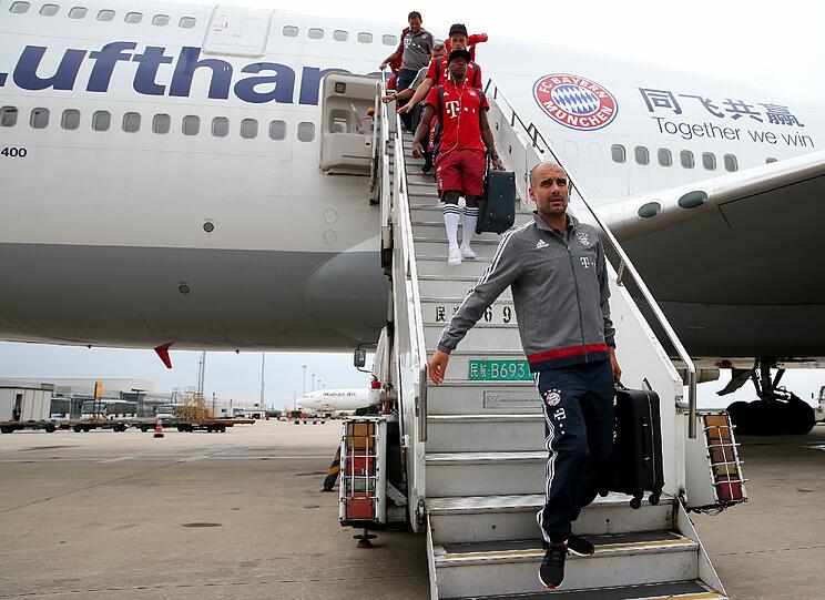 Weitere Bilder von der Ankunft des FC Bayern in Shanghai