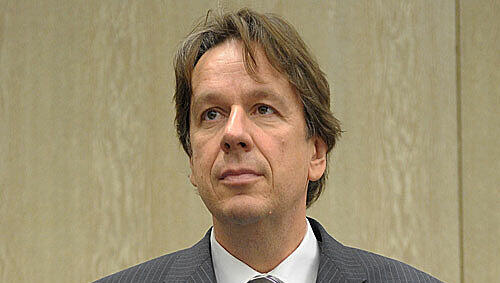 Jörg Kachelmann (52) streitet die Tat ab. Jörg Kachelmann (52) streitet die Tat ab.