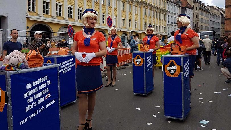 Teilnehmer der traditionellen Parade anlässlich des Christopher Street Day