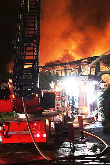 Flammeninferno in Icking - die Bilder vom Feuerwehreinsatz in der Nacht.