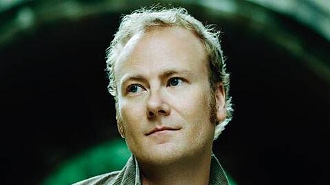 Mike Doughty singt im Feierwerk.