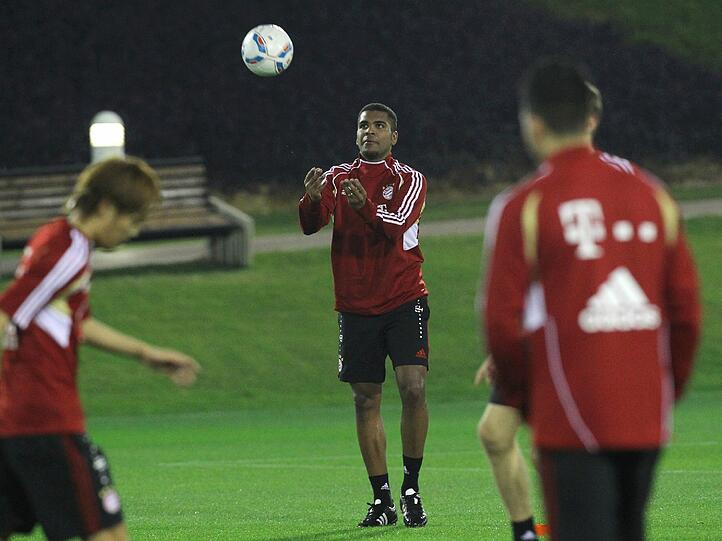 Trainingsauftakt in Doha: Trainer Heynckes lässt seine Spieler in der Luxusanlage "Aspire Academy" schwitzen.