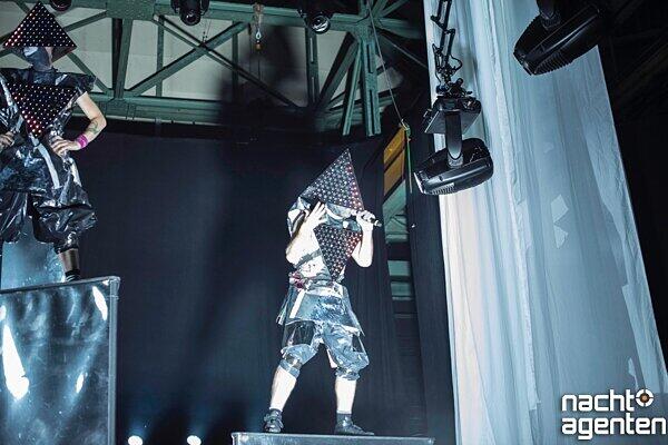 Hip-Hop a la Deichkind. Bilder von der fulminanten Show am 23.11 im Zenith in München.
