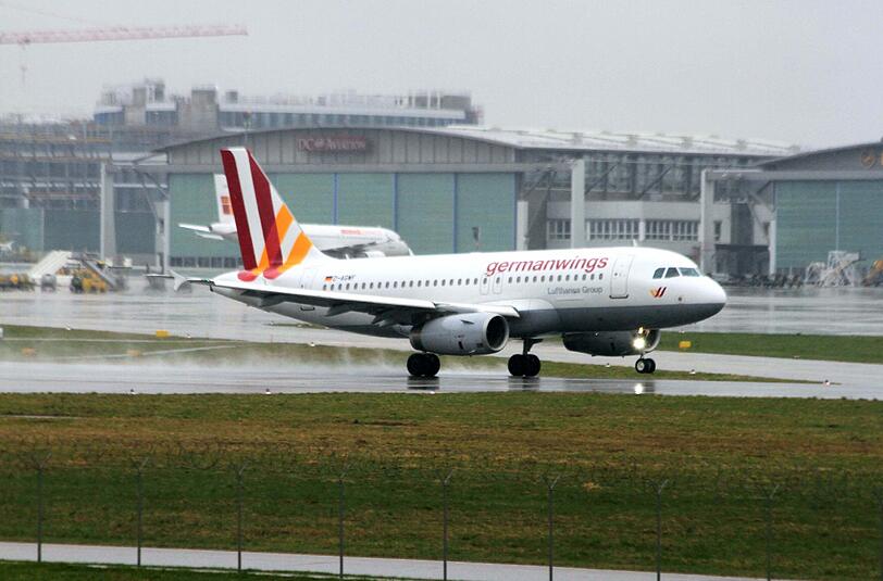 Ein technischer Fehler hat eine Germanwings-Maschine in Stuttgart zur Landung gezwungen, verletzt wurde niemand. Der Flughafen spricht von Notlandung, Germanwings von einer Ausweichlandung.