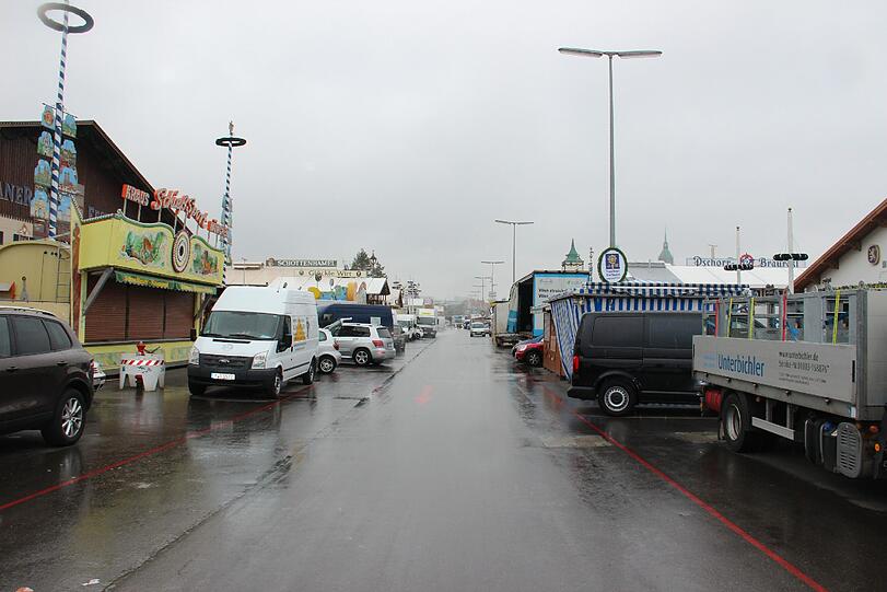 Regen und Tristesse am Tag danach: Die Bilder vom Wiesn-Abbau am Dienstagvormittag.