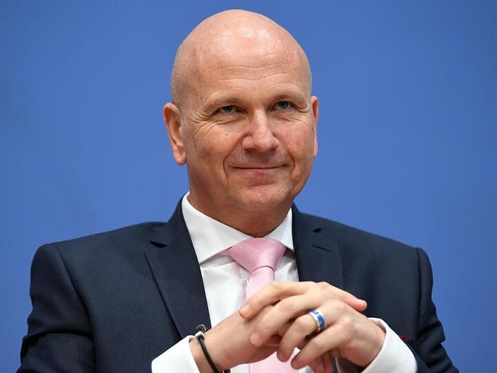 Uwe Brandl, Präsident des Deutschen Städte- und Gemeindebundes (DStGB). Foto: Britta Pedersen/Archiv