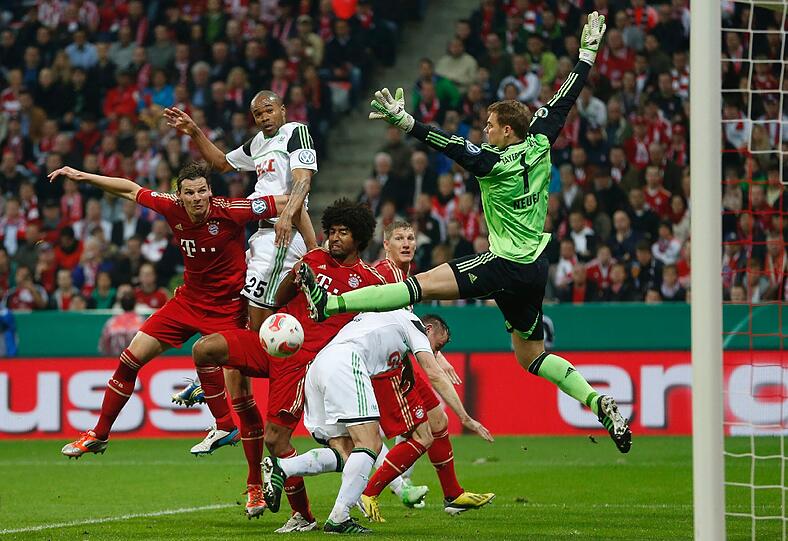 MANUEL NEUER: Note 3. Hatte mehr zu tun, als ihm lieb war. Recht abenteuerliche Fünfer-Beherrschung. Besser gegen Vieirinha (43.), bei Diegos Traumtor überrascht.