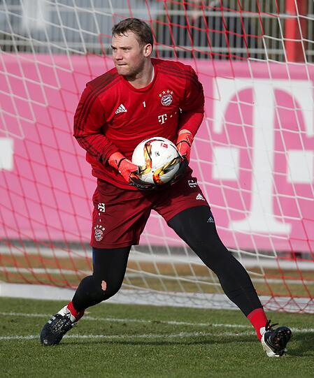 Bilder vom Abschlusstraining des FC Bayern vor dem Abflug nach Katar.