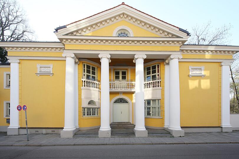 Mandlstraße 14: die wohl bekannteste Adresse in der Mandlstraße.