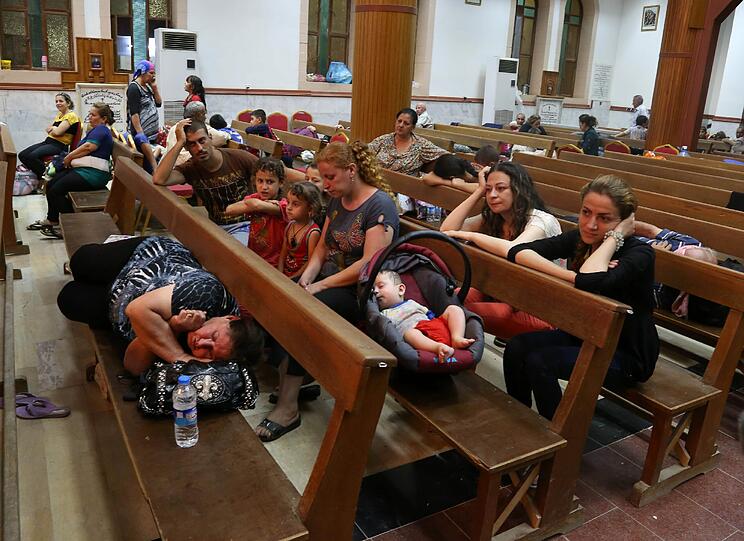 Christen suchen Schutz in einer irakischen Kirche. Die Terrormiliz "Islamischer Staat" macht Jagd auf sie.