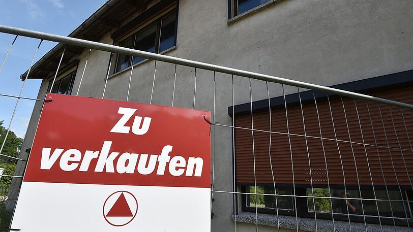 Billiges Geld und knappes Bauland, das sind seit Jahren Preistreiber auf dem Immobilienmarkt. Im abgelaufenen Jahr war das nicht anders. Inzwischen tritt es nicht nur die Großstädte.