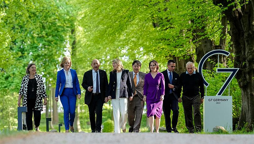 Beim Gipfeltreffen der G7-Außenminister kündigte  der EU-Außenbeauftragte Josep Borrell (r.) weitere Hilfen für die Ukraine an.