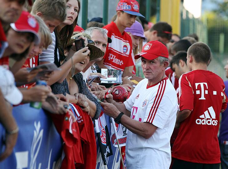 Der FC Bayern München hat in seinem Trainingslager am Gardasee die erste Einheit bestritten. Impressionen aus Arco.