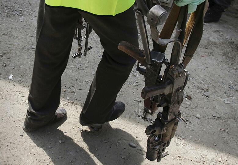 Überreste der Schlacht im Diplomatenviertel: Erst nach 18 Stunden, am frühen Montagmorgen, konnte der Angriff der Taliban niedergeschlagen werden. Mindestens 47 Tote wurden gezählt. 36 sollen Taliban gewesen sein. Die Bilder