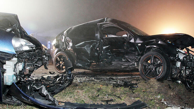 Die Bilder vom Unfall auf der Staatsstr. 2089 zwischen der Autobahnausfahrt Bad Aibling und dem Pullacher Kreisel.