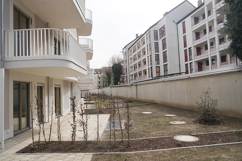 Einige der Erdgeschosswohnungen haben kleine Terrassen und Gärten.