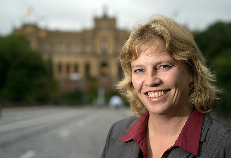 Ruth Waldmann (SPD) hat es auf Anhieb geschafft. Die Soziologin erringt mit 34,0 Prozent den Stimmkreis gegen die Rechtsanwältin Mechthilde Wittmann (CSU, 32,1 Prozent).
