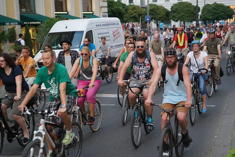 Tausende Münchner waren bei der sechsten Münchner Radlnacht dabei. Die Bilder.