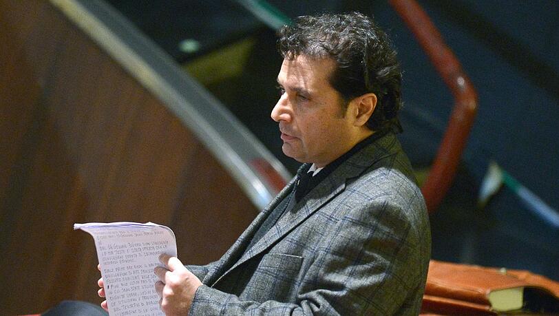 Der Unglückskapitän der der "Costa Concordia", Francesco Schettino, im Gerichtssaal in Grosseto. Der Unglückskapitän der der "Costa Concordia", Francesco Schettino, im Gerichtssaal in Grosseto.