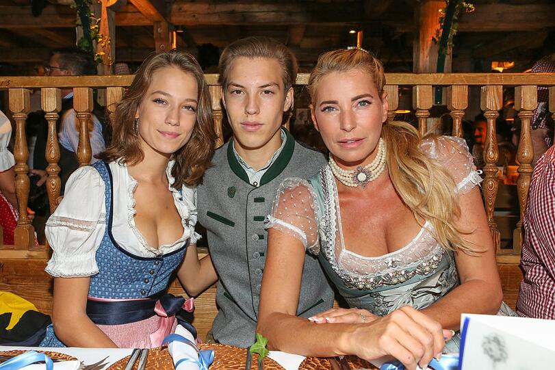 Giulia Siegel (r.) mit Tochter Mia und Sohn Nathan.
