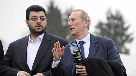 April 2013: Monatzeder frisch als L&ouml;wen-Pr&auml;sident mit Hasan Ismaik.