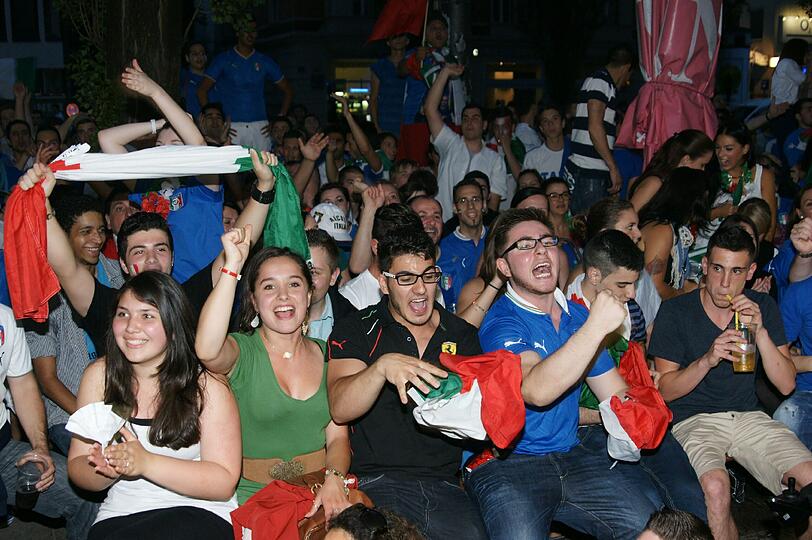 München im Halbfinal-Fieber. Die Bilder vom Public Viewing im Spiel Deutschland gegen Italien.