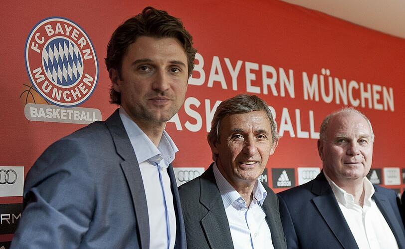Sportdirektor Marko Pesic, Trainer Svetislav Pesic und Präsident Uli Hoeneß.