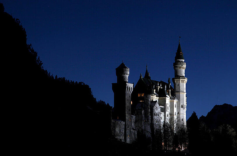 Blick von der Alpenstraße auf Schloss Neuschwanstein.