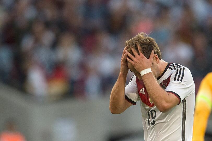 Mario Götze: War nach einer für ihn mittelmäßigen Saison auf den Punkt topfit und erwies sich wie im WM-Finale beim 1:0 als eiskalter Vollstrecker. Hätte aber nachlegen müssen. Ständiger Unruheherd im US-Strafraum. - Note: 2,5