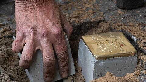 "Stolpersteine" erinnern an Menschen, die während des Nationalsozialismus deportiert, verfolgt und ermordet wurden.