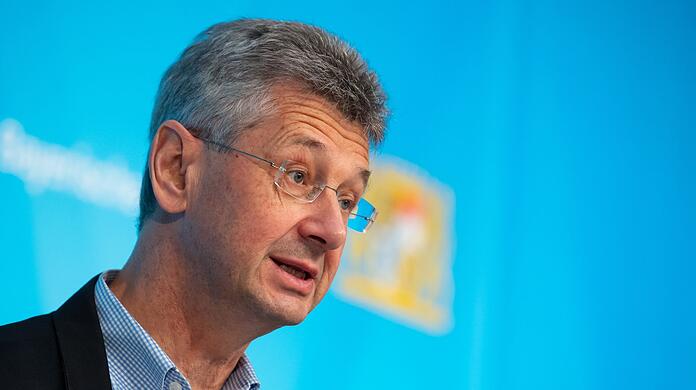 Michael Piazolo (Freie Wähler), Kultusminister von Bayern, spricht.