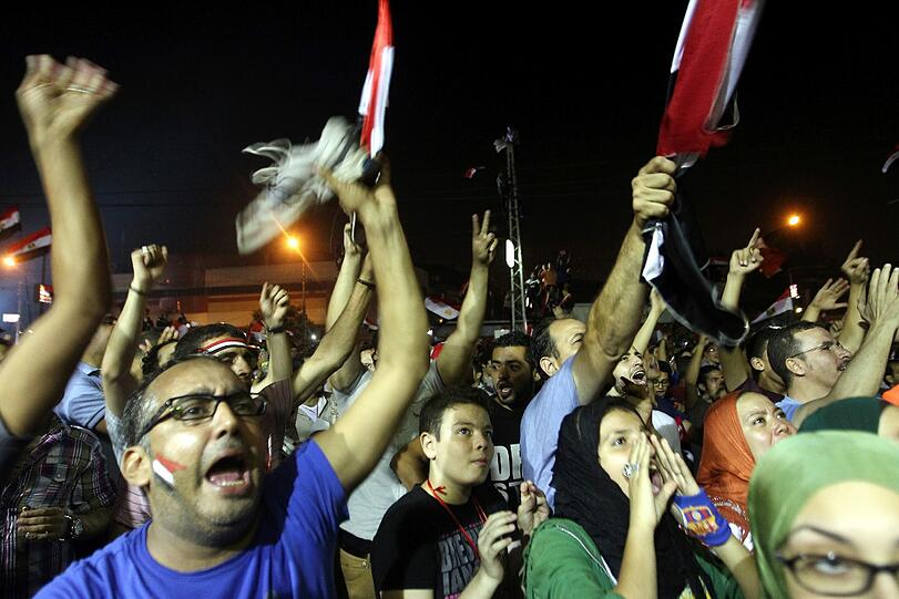 Ausnahmezustand am auf dem Tahrir-Platz in Kairo. Millionen Menschen feiern die Absetzung von Mohammed Mursi durch das ägyptische Militär.