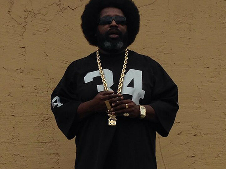 Nicht nur sein Styling lässt auf einen (Rüpel-)Rapper schließen: Afroman