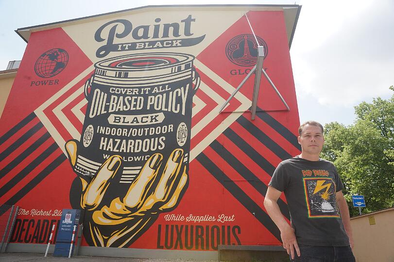 Hier präsentiert der US-amerikanische Street-Art-Künstler Shepard Fairey sein neuestes Kunstwerk in der Landshuter Allee.