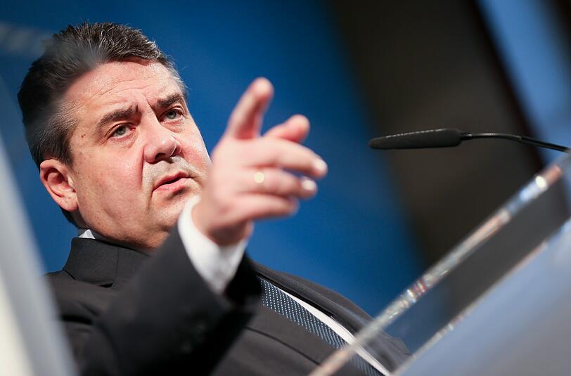 SPD-Chef Gabriel: "Viele Menschen haben einfach die Nase voll von diesem jahrzehntelangen Gerede, dass die Globalisierung und der Wettbewerb allen gut tut." Foto: Kay Nietfeld/Archiv