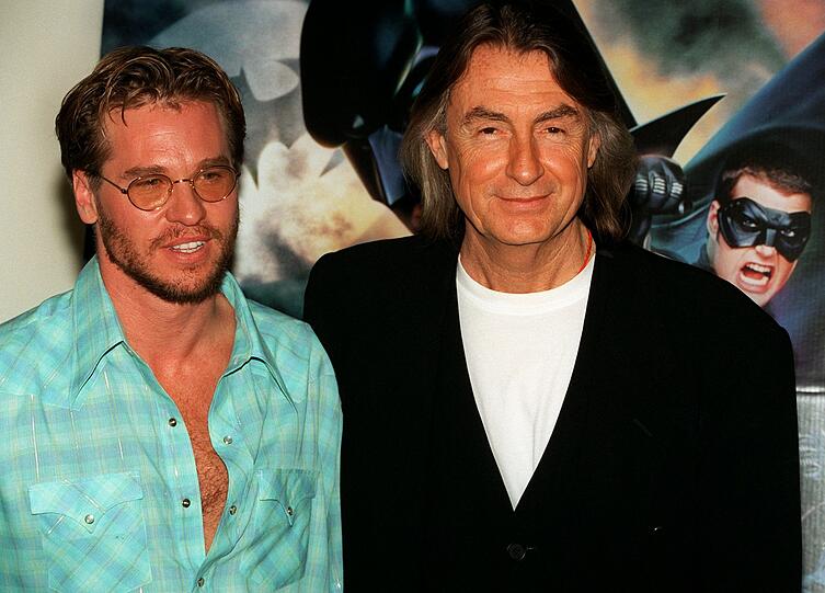 Als Batman-Darsteller hatte Val Kilmer großen Erfolg - hier mit Regisseur Joel Schumacher. (Archivbild)