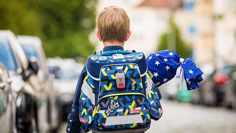 Für viele Eltern stehen zum Schulstart ihrer Kinder zahlreiche Anschaffungen auf dem Einkaufszettel. (Archivbild)