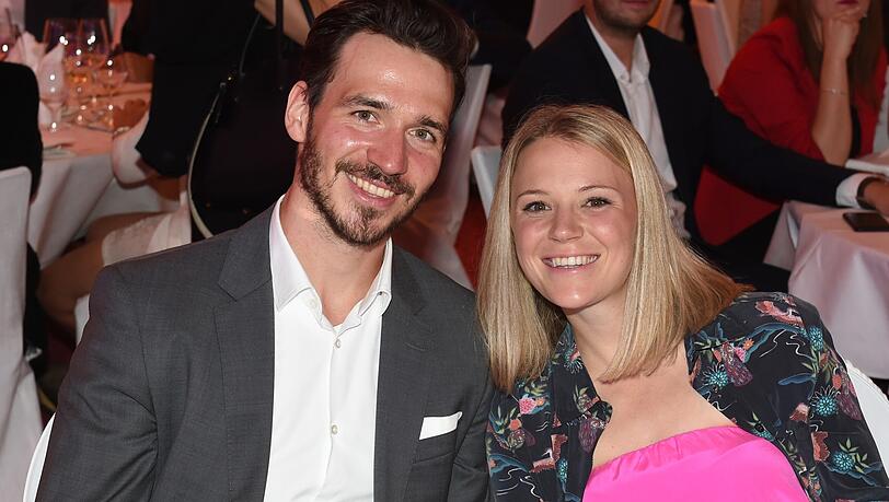 Miriam und Felix Neureuther freuen sich auf Weihnachten mit ihren vier gemeinsamen Kindern. Doch sie verfolgen einen drastischen Plan.