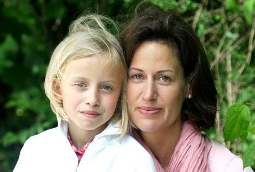 Führen dank Transplantation ein glückliches Leben: Sophia (8) und ihre Mutter Kathrin Müller-Menrad. Das Mädchen bekam 2004 und 2005 eine neue Leber.